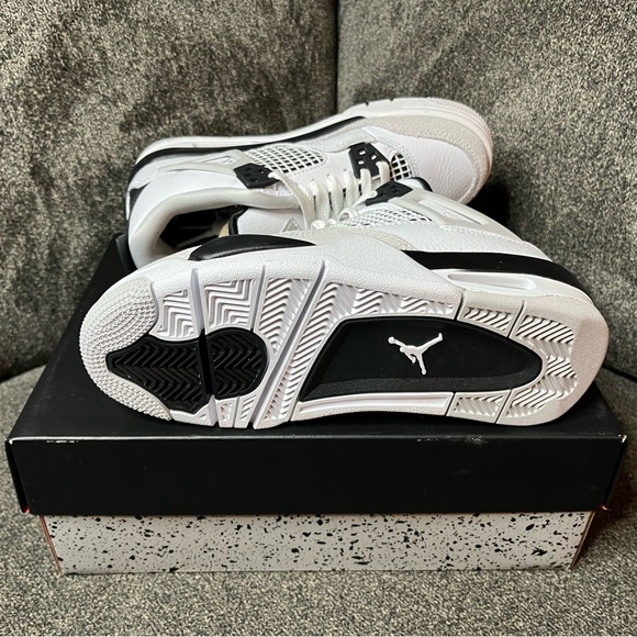 Air Jordan 4 Retro GS 'Military
Black' - Picture 4 of 9